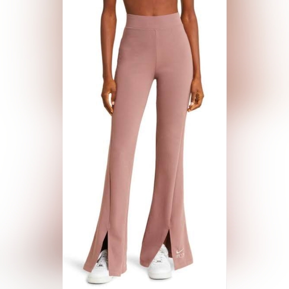 Nike Air Women’s High Waisted Flared Leggings In Smokey Mauve NWT - Picture 2 of 11
